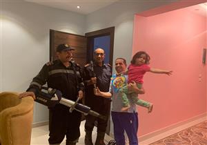 عقب احتجازها داخل مسكنها.. إنقاذ طفلة تعذر خروجها من شقتها بالتجمع الخامس