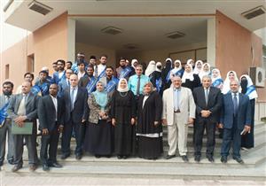 وكيل الأزهر يكرم أوائل الطلاب الوافدين بالإعدادية والثانوية