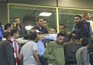 بالصور والفيديو .. تفاصيل شجار شيكابالا ومشجع المقصورة بعد الهزيمة من إنبي