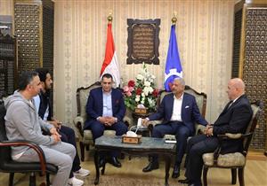 محافظ السويس يلتقي وفد الشباب والرياضة للتنسيق لماراثون زايد الخيري 