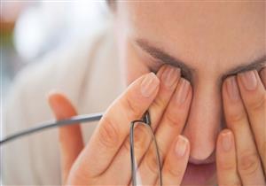 أخطرها ارتخاء الجفن.. 10 أعراض تكشف إصابتك بمشكلات في العين