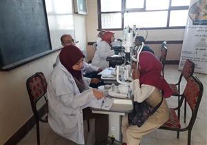 فحص 477 حالة ضمن قافلة طبية مجانية لأمراض العيون في المنوفية 