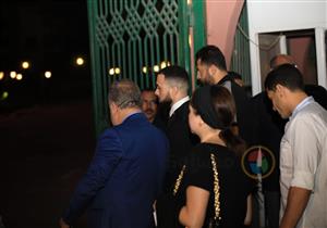 بالصور| محمد عادل إمام وعمر متولي يستقبلان عزاء هيثم أحمد زكي مع أخيه