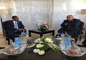  وزير الخارجية يناقش "أمن البحر الأحمر" مع نظيره الصومالي