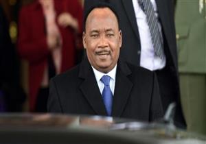 رئيس النيجر يعود إلى بلاده بعد مقتل العشرات في هجوم دام استهدف معسكرا للجيش