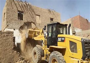 إزالة عقار آيل للسقوط بالوادي الجديد