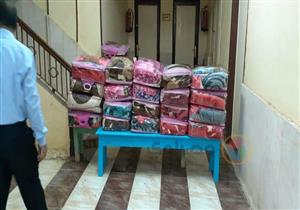 القوى العاملة توزع 100 بطانية على العمالة غير المنتظمة بالوادي الجديد