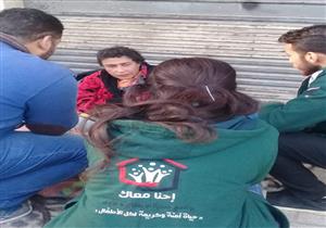 فرق "تضامن الإسكندرية" تنقذ سيدة بلا مأوى من البرد وتودعها دار مسنين - صور