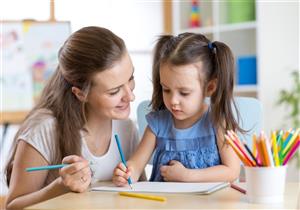 للأمهات.. 9 نصائح هامة للتعامل مع طفلِك خلال فترة الامتحانات