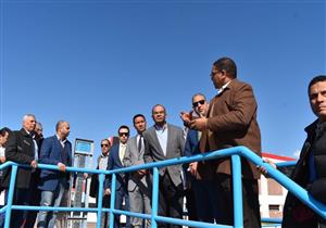 محافظ الفيوم يبحث مع نائب وزير الإسكان توسعات "محطة مياه طامية" -صور