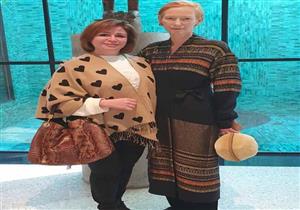 إلهام شاهين تنشر صورًا جمعتها بتيلدا سوينتون صاحبة الأوسكار