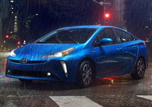 "تسلا"  تتسبب في  تراجع مبيعات "تويوتا بريوس" الهجينة.. صور