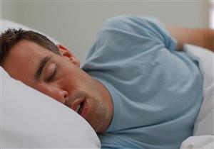 أسباب متعددة لسيلان اللعاب.. هل يشير لمشكلة أثناء النوم؟
