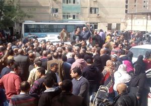 عمال "كهرباء الدلتا" ينظمون وقفة احتجاجية.. ورئيس الشركة: مكتبي مفتوح