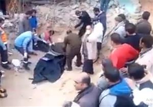 بالفيديو.. لحظة استخراج جثة شاب كان ينقب عن الآثار في الإسماعيلية