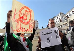  جميلة بوحيرد في الميدان.. أيقونة ثورة التحرير تنضم لمتظاهري الجزائر (صورة)