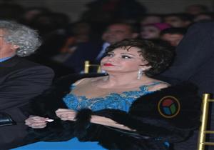 في تكريمها من "الأقصر للسينما الإفريقية".. لبلبة: بحب جمهور الصعيد