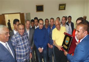  صور| رئيس الوزراء يوافق على نقل أبراج الضغط العالي من الحرم الجامعي بأسوان   