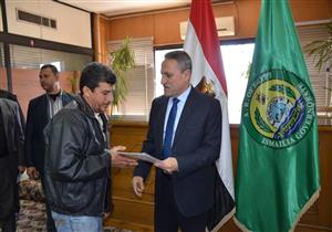 تسليم الدفعة الرابعة من عقود تقنين أراضي وضع اليد في الإسماعيلية