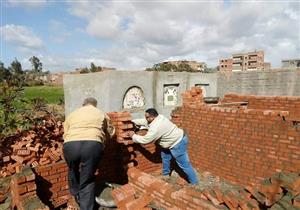 بالصور.. إزالة مقابر مخالفة وتعديات على الأراضي الزراعية في دمياط