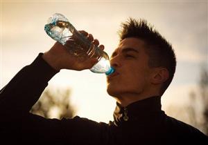 في اليوم العالمي للماء.. فوائد شربها على الريق ونسبتها بجسمك (انفوجراف)