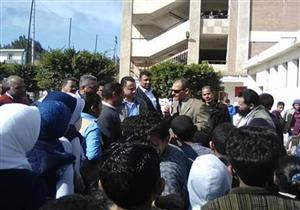 "هما اللي بيعملوا كده".. "الوزراء" يرد على صور مرور طلاب المدارس على مواسير المياه