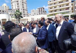 رئيس الوزراء يتفقد  أعمال تكريك وتطوير بحيرة إدكو في مستهل زيارته للبحيرة 