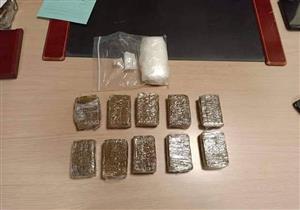 ضبط كيلو حشيش وربع كوكايين على جسد فرنسي بالمطار 