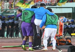  بعدسة مصراوي.. لاعبو الزمالك يحملون ساسي بعد الإصابة