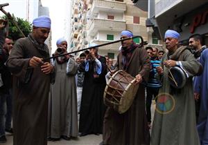 كرنفال الاستفتاء: مزمار ورقص ومسيرات احتفالية وورود و"نمبر وان"