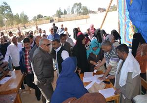 صور| محافظ الوادي الجديد يتفقد لجان الاستفتاء على تعديلات الدستور في الفرافرة