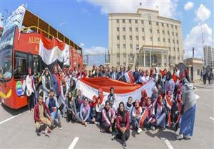 "انزل شارك.. قول رأيك".. أتوبيسات مكشفوفة تجوب أحياء الإسكندرية (صور)