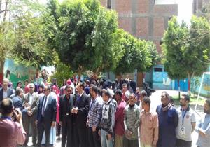 صور| مستقبل وطن في سوهاج: المواطنون احتفلوا بالخروج إلى لجان الاستفتاء