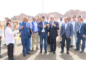 صور| رئيس الوزراء يشيد بمضمار الهجن في شرم الشيخ: تحفة فنية عالمية 