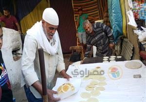 بالصور.. "محسب" ميكانيكي صباحًا وبـ"يعمر فرن الكنافة اليدوي" بعد الظهر