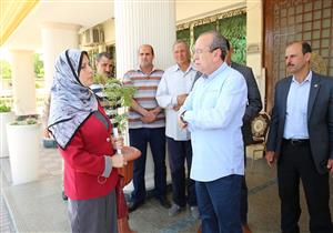 طلبت تدخله لفض نزاع.. محافظ كفرالشيخ لمواطنة: الحل في قعدة عرفية