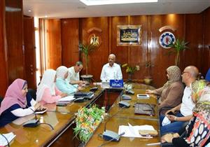 مساعدات مالية و"كرافات الشباب".. في اللقاء الجماهيري لمحافظ السويس