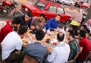  صور| فكرة بسيطة رجعت طعم زمان.. مبادرة للإفطار الجماعي في دمنهور 