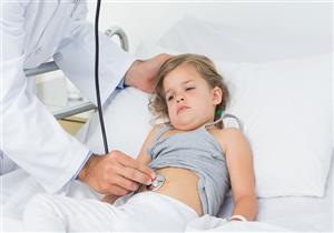 6 أعراض تشير للإصابة بالتيفود.. كيف تقي طفلك من حمى الصيف؟