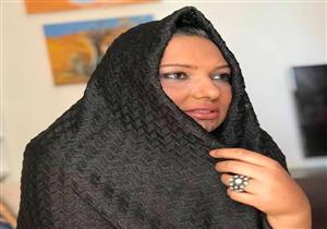 جثمان الصحفية حنان كمال يصل إلى مطار القاهرة 