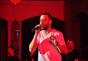 بالصور- تامر عاشور يغني "أيام" و"حكايات" لجمهوره في الأوبرا