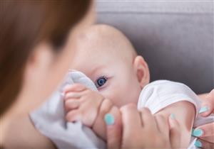 هل تعالج الرضاعة الطبيعية الصفراء؟ (أطباء يفسرون)