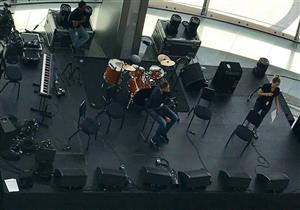 بالصور| بروفات مكثفة لوحيد ممدوح على مسرح أوبرا دبي 