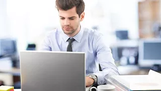 دراسة: الجلوس لفترات طويلة يضعف القدرة على المشي 