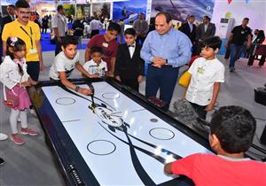 وزع هدايا ولاعب الأطفال.. 25 صورة ترصد احتفال الرئيس بالعيد مع أبناء الشهداء