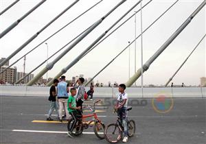 كيف احتفل المصريون بـ"أول عيد" على كوبري روض الفرج؟ -صور