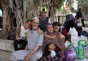 عيدية الأجداد.. نُزهة للأحفاد في حديقة الحيوان: ضحك ولعب وحب (صور)