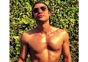 صورة | محمد إمام يتخلص من "شنب" هوجان: "اللي راح راح"