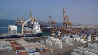 إعلام عبري: إسرائيل تسعى لفرض حصار على موانئ الحوثيين بالحديدة