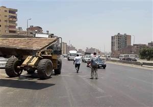 بالصور..  انقلاب مقطورة أعلى الطريق الدائري بأوسيم